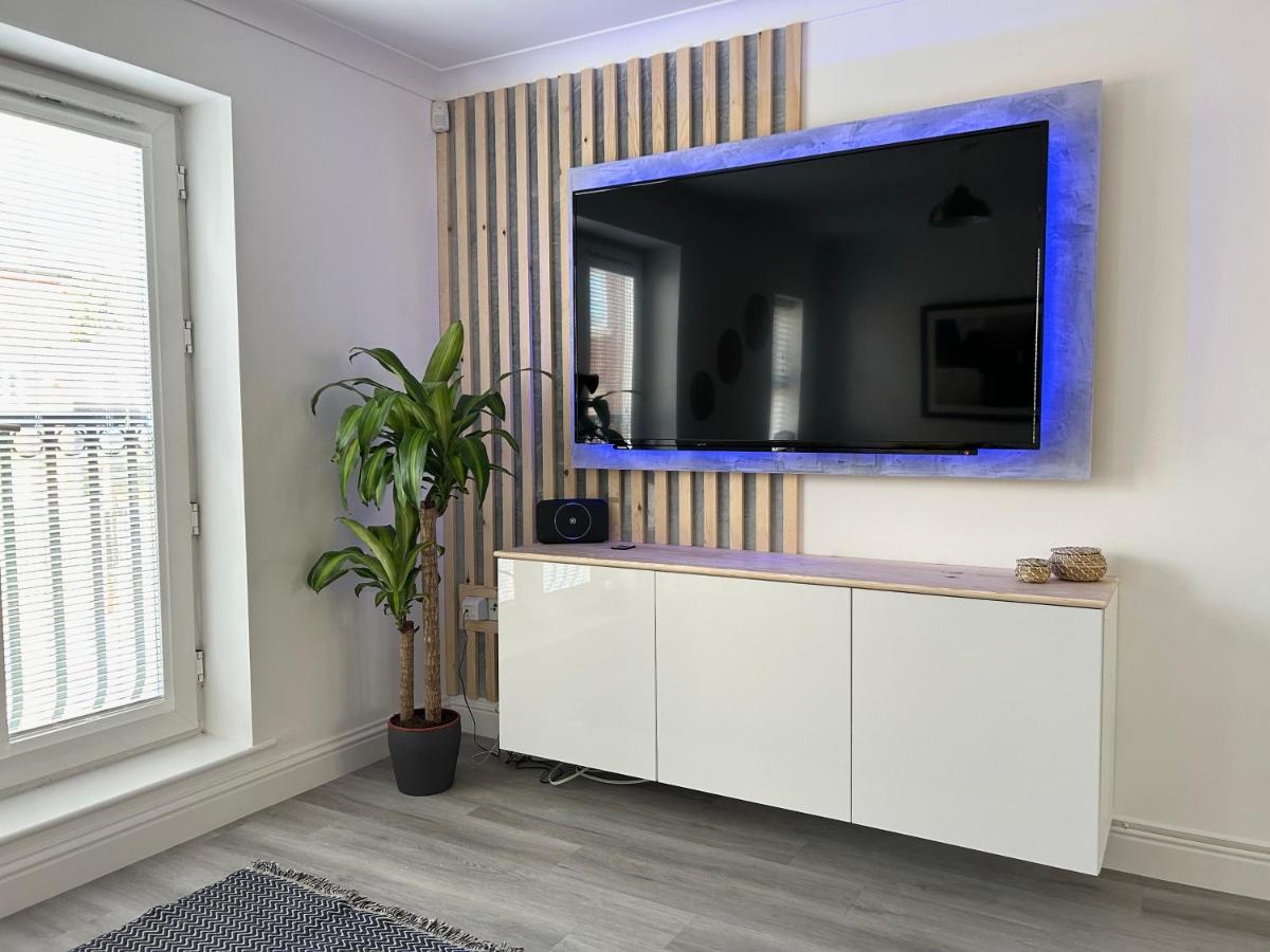 The Town House, Whole House Suitable For Contractors And Families Маркет Харбъро Екстериор снимка