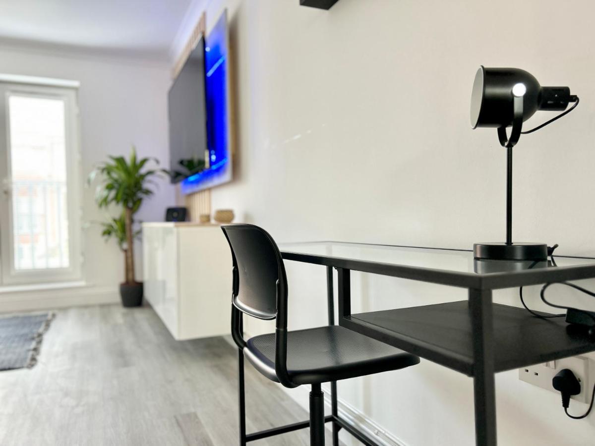 The Town House, Whole House Suitable For Contractors And Families Маркет Харбъро Екстериор снимка