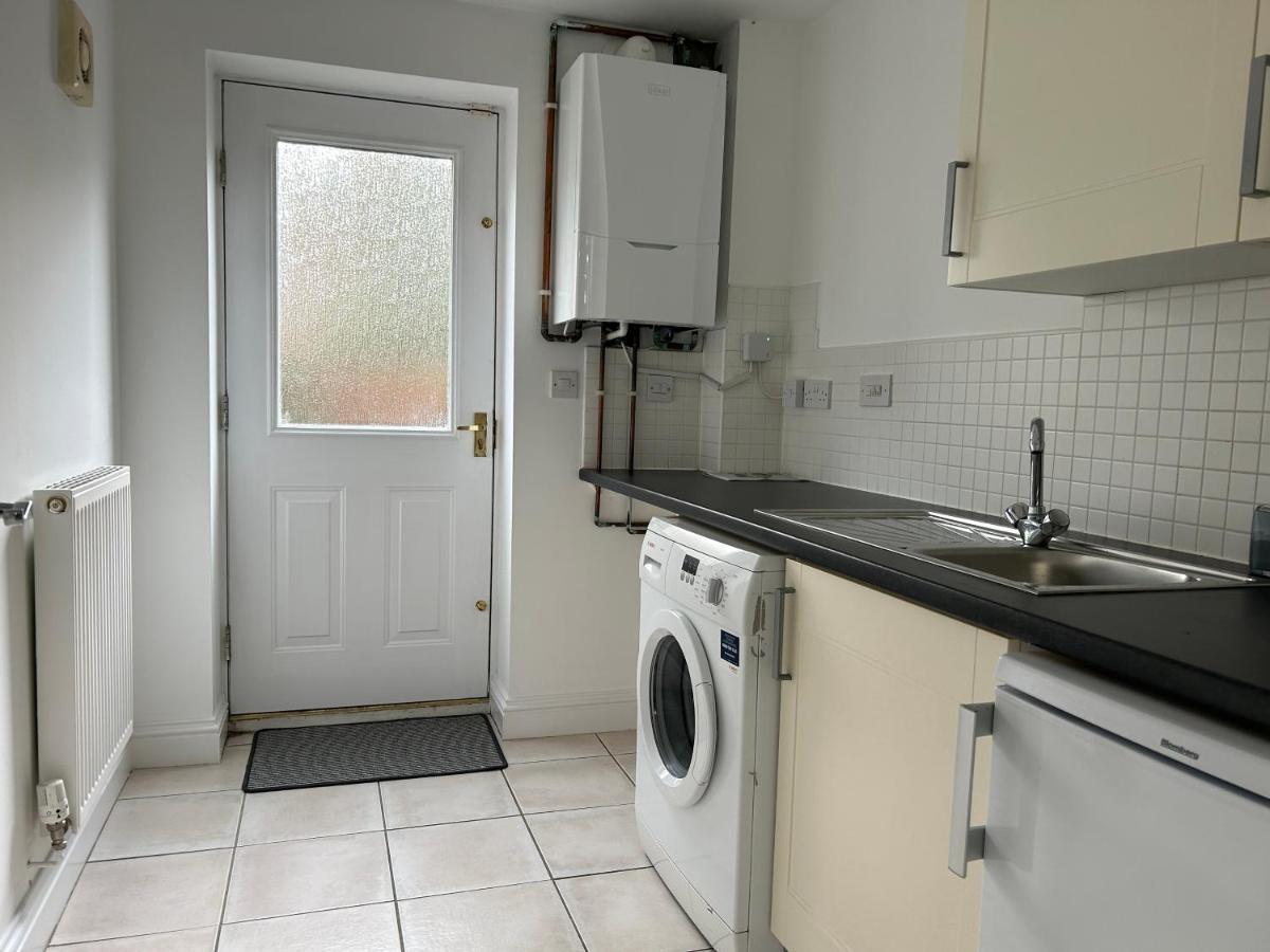 The Town House, Whole House Suitable For Contractors And Families Маркет Харбъро Екстериор снимка
