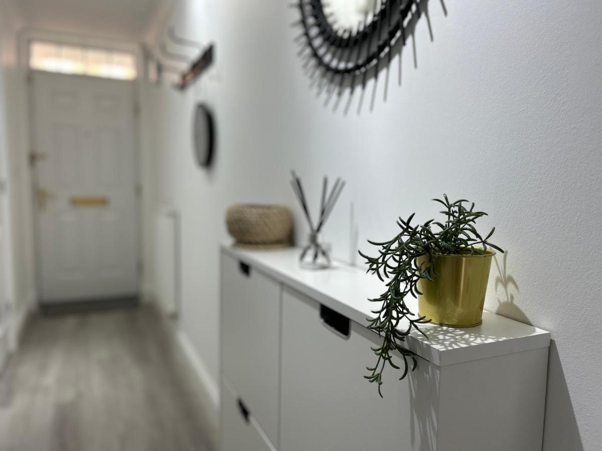 The Town House, Whole House Suitable For Contractors And Families Маркет Харбъро Екстериор снимка
