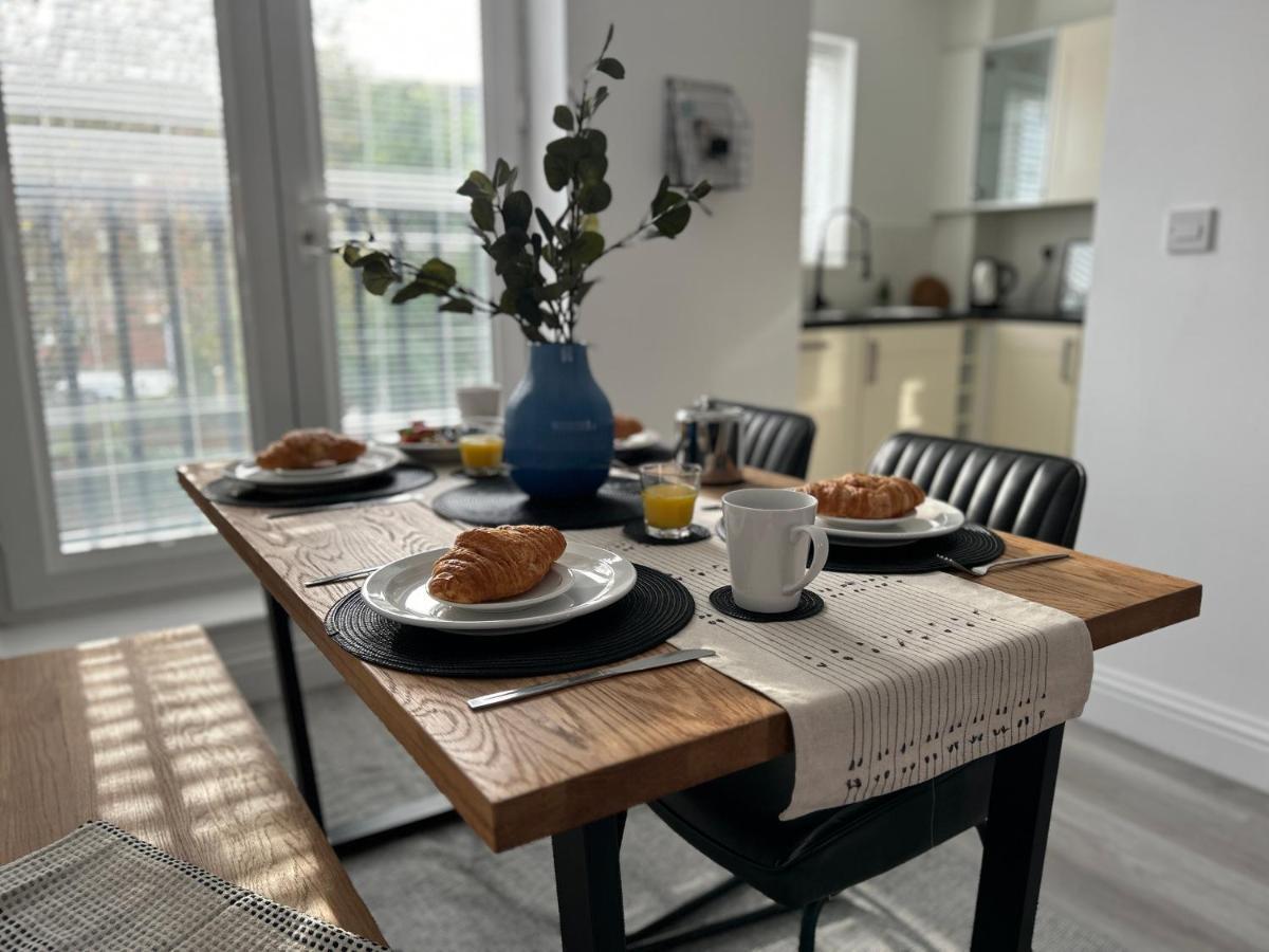 The Town House, Whole House Suitable For Contractors And Families Маркет Харбъро Екстериор снимка