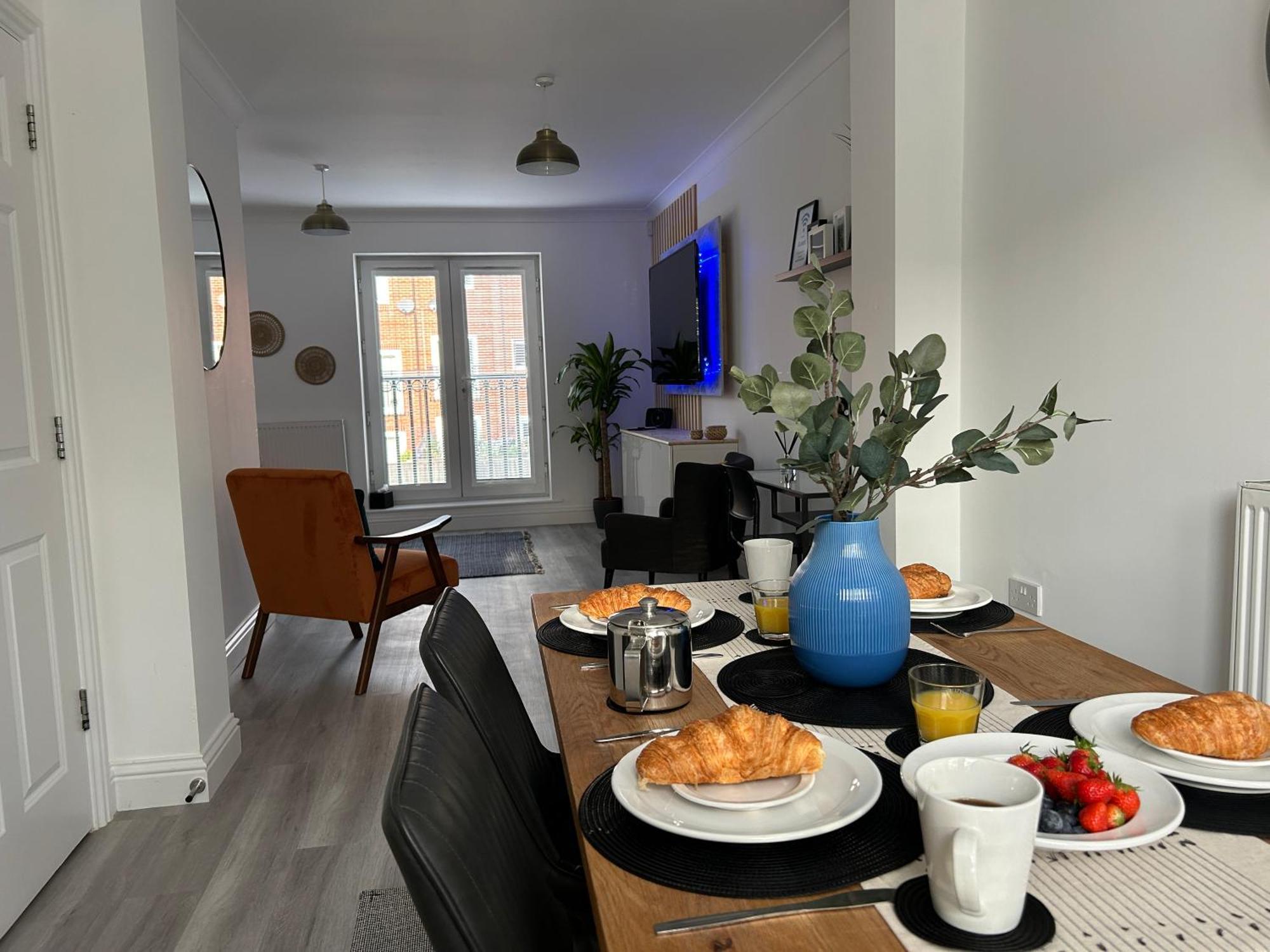 The Town House, Whole House Suitable For Contractors And Families Маркет Харбъро Екстериор снимка